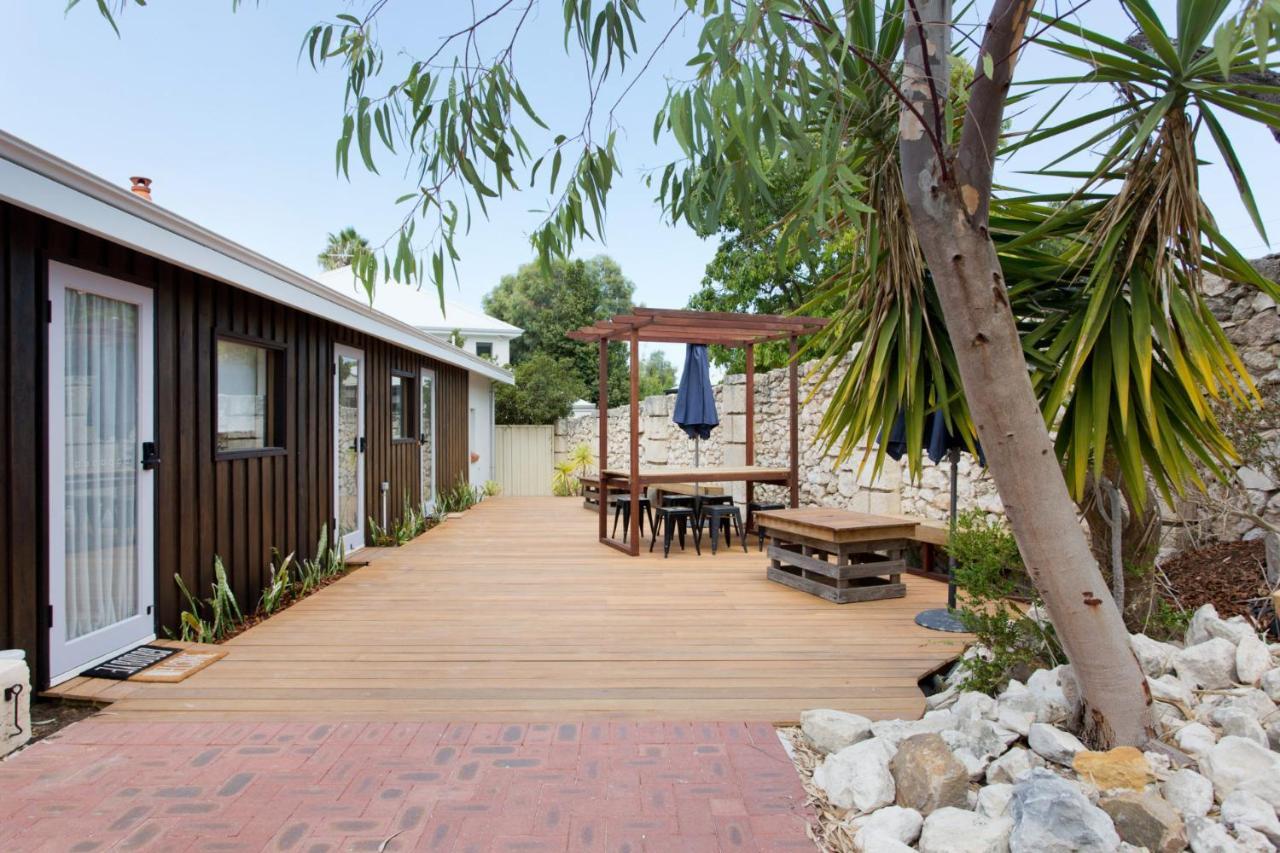 Dingo At White Gum Lodge Fremantle Bagian luar foto