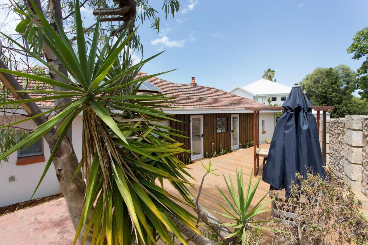 Dingo At White Gum Lodge Fremantle Bagian luar foto